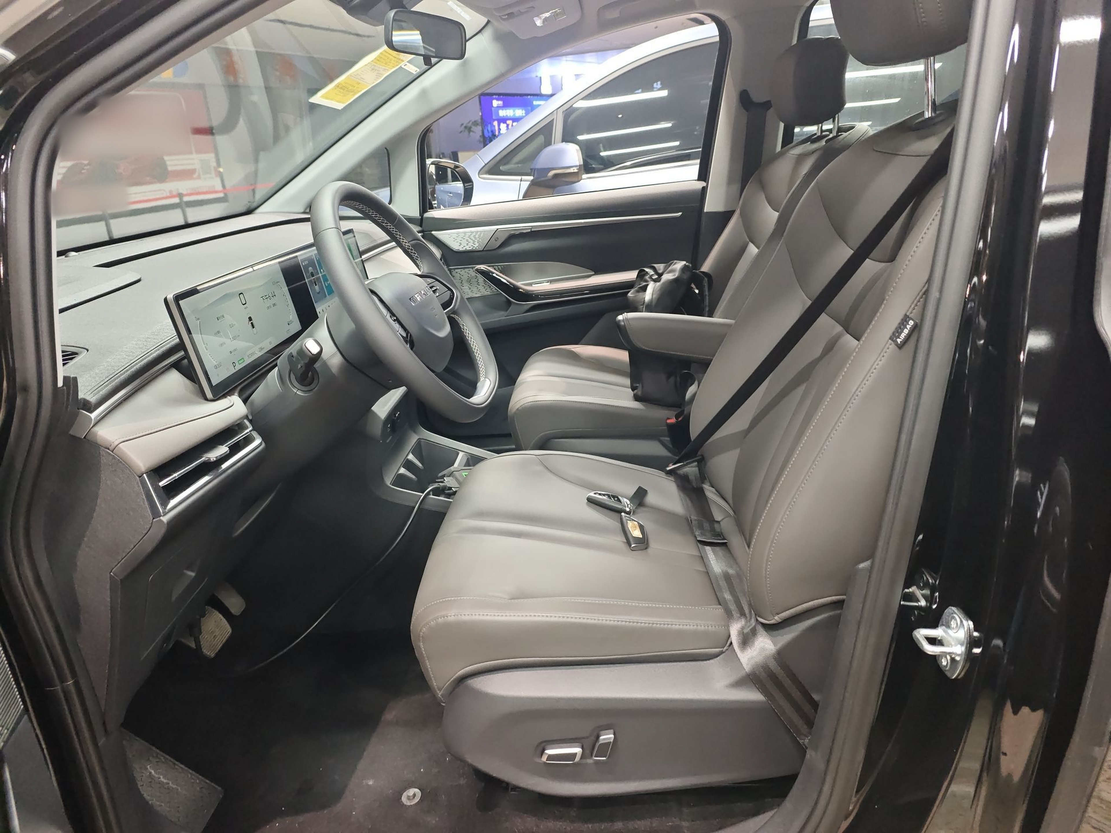 Переднее сиденье в автомобиле