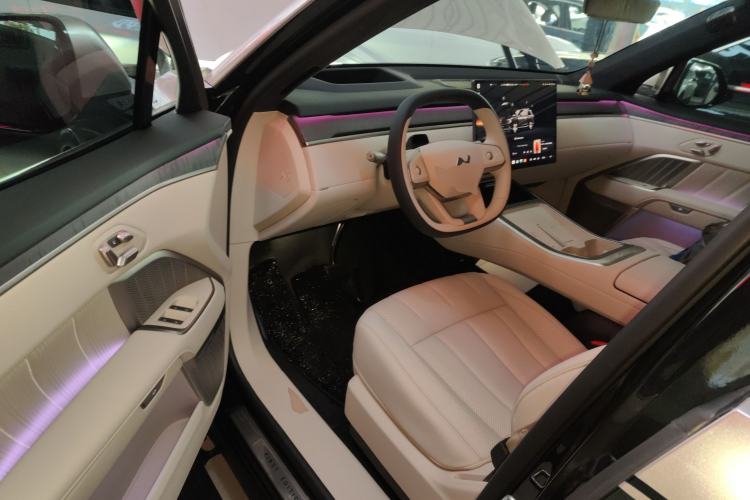 Used ONVO Luxeed L90 2025 Model—Ultra Six-Seater Version
