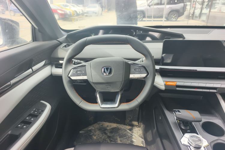 Used Changan UNI-V iDD 2024 Blue Whale Smart Electric iDD 136km Luxury Model