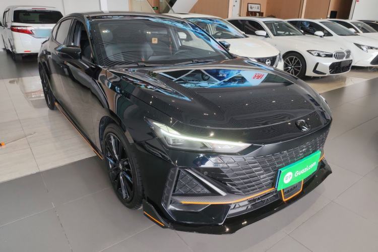 Used CHANGAN UNI-V 2022 1.5T Sport Edition Front Right 45 Deg