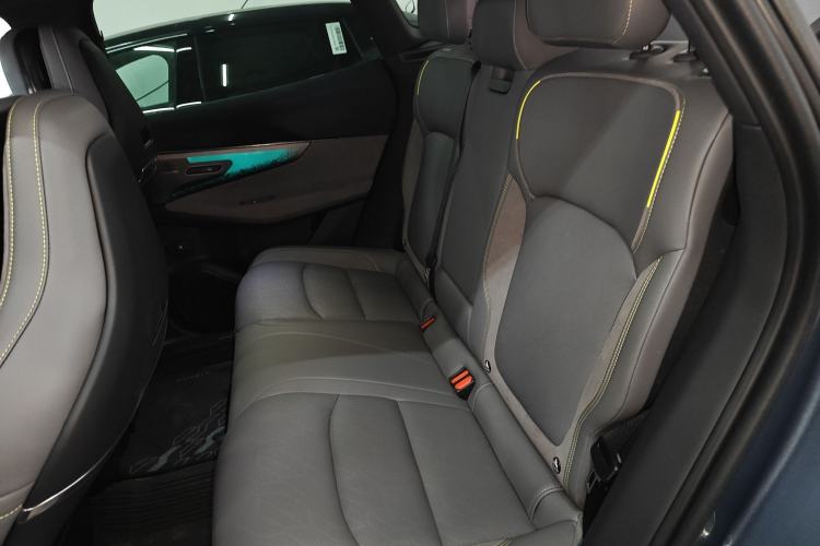 Used Lynk & Co 08 EM-P 2025 220 km All-Wheel-Drive Performance Halo