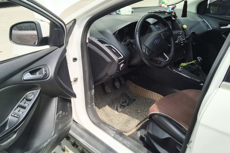 Used Ford Focus 2015 Sedan 1.6L Manual Fashion Edition