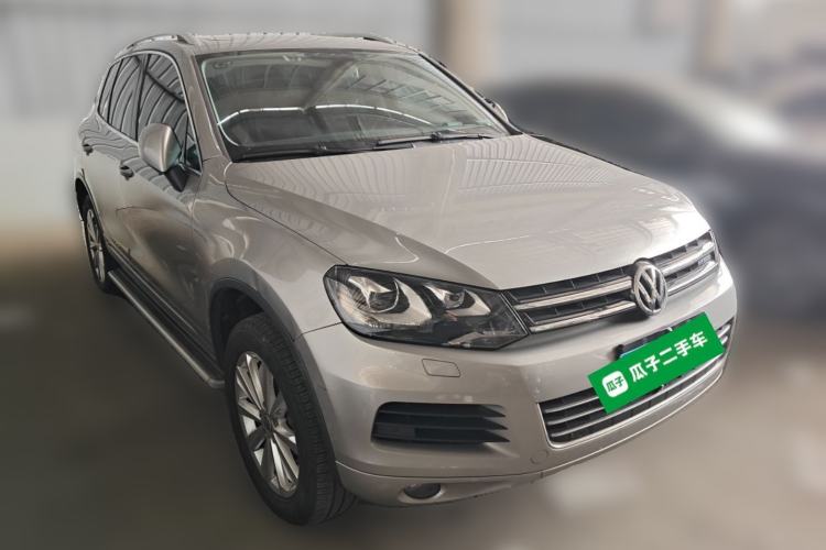 Used Volkswagen Touareg 2011 3.0 TSI Hybrid Front Right 45 Deg