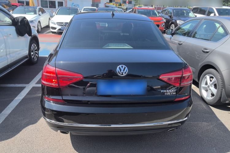 Used Volkswagen Passat 2017 330TSI DSG Luxury Edition
