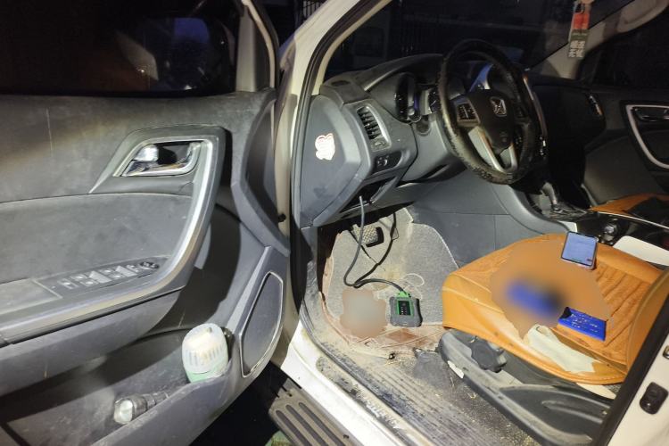 Used JMC Yusheng S350 2013 2.4T Automatic 2WD Diesel Luxury Edition 5 Seats Driver Seat