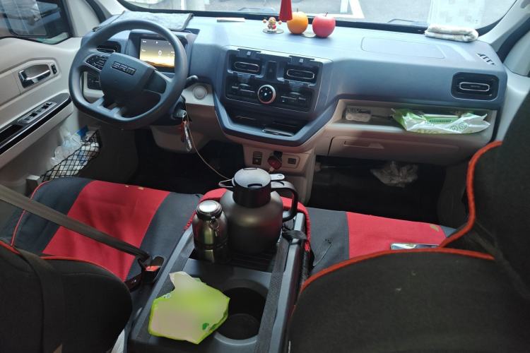 Used SRM New Energy E3 2025 Fudi 310KM Practical Passenger Vehicle Center Console