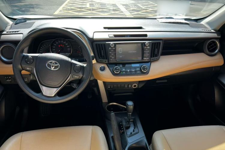 Used Toyota RAV4 2016 2.0L CVT Two-Wheel Drive Fashion Edition China V Standard
