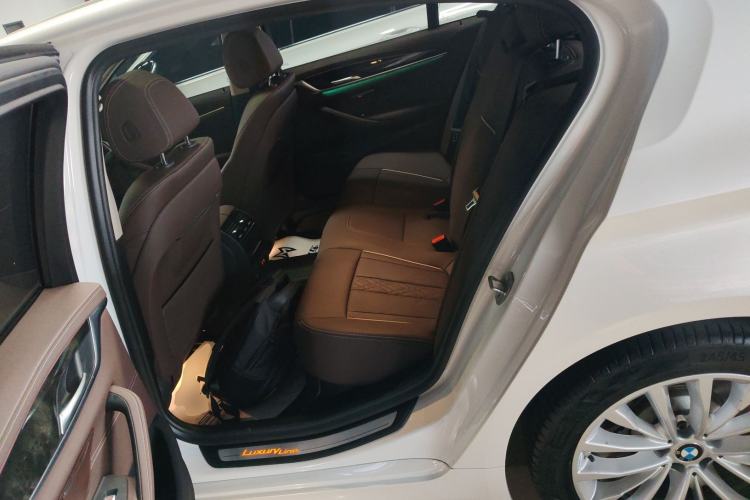 Used BMW 5 Series 2021 525Li Luxury Package Left Rear Seat