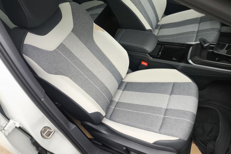 Used Volkswagen ID.4 CROZZ 2022 Standard Range PURE Edition Right Front Seat