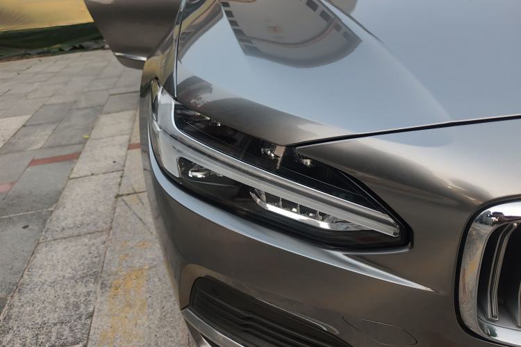 Used Volvo S90 New Energy 2021 T8 eDrive Hybrid Zhiyi Luxury Edition Right Front Headlight