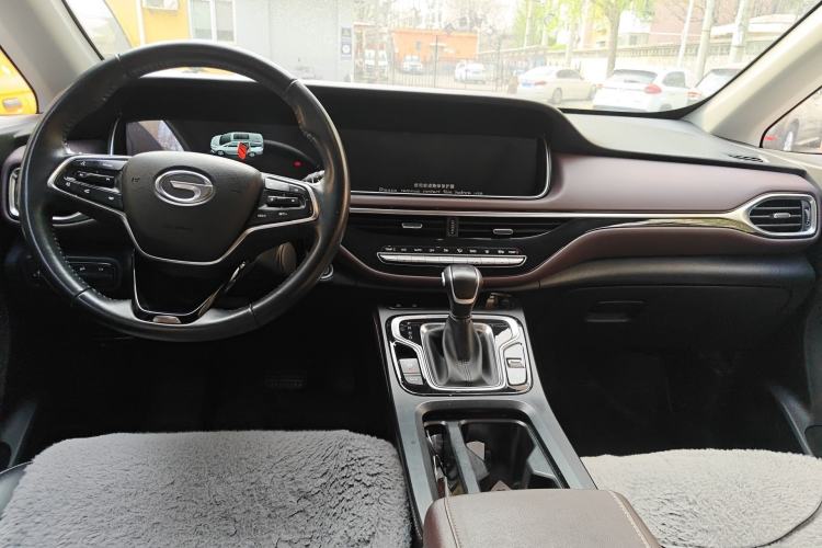 Used GAC Trumpchi M6 2021 270T DCT Prestige Edition (7-seater) Center Console