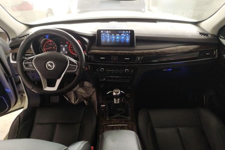 Used Hanteng X7 2016 1.5T Manual Luxury Edition Center Console