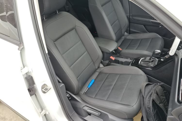 Used Volkswagen T-ROC 2021 280TSI DSG Two-Wheel Drive Comfort Connect Edition Right Front Seat