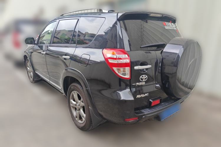 Used Toyota RAV4 2012 Luxurious 2.4L Automatic 4x4 with Stylish Features