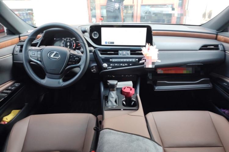 Used Lexus ES 2024 200 Premium Edition Center Console