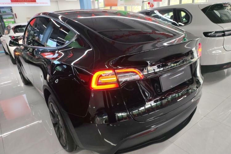 Used Tesla Model Y 2023 Rear-Wheel-Drive Version
