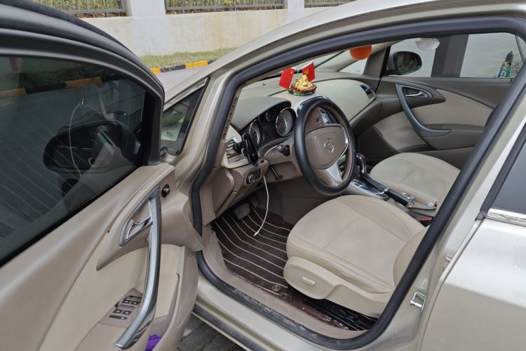 Used Buick GT 2013 GT 1.6L Automatic Fashion Edition Driver Seat