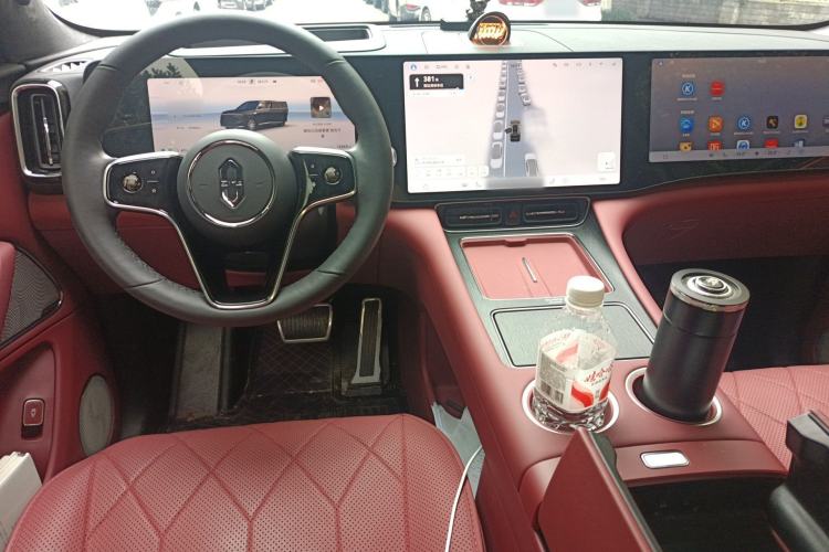 Used Hima AITO M8 2025 Model, Pure Electric Max+ Five-Seat All-Wheel-Drive Version Center Console