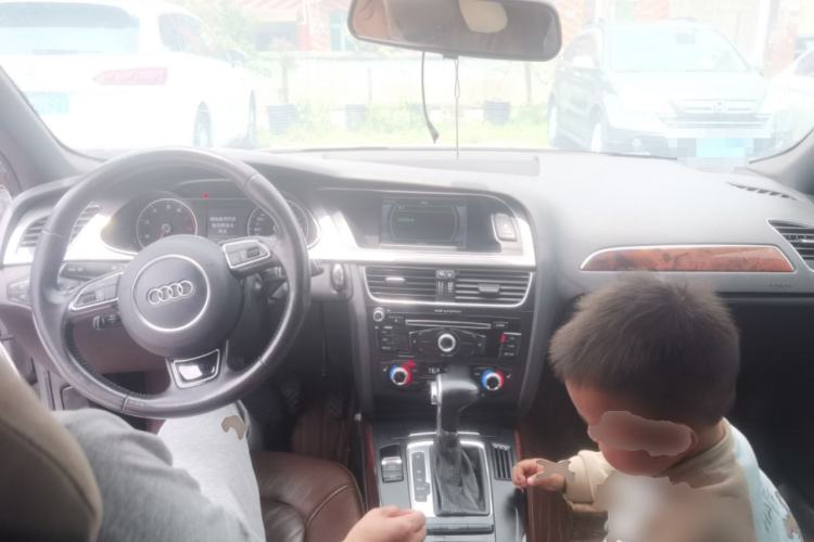 Used Audi A4L 2015 35 TFSI Automatic Standard Model Center Console