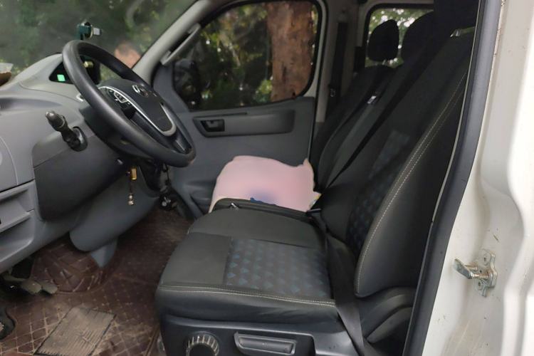 Used SAIC MAXUS Xintu V80 2019 2.0T Plus 6-Speed Manual – Aoyuntong Short Wheelbase Mid-Roof Design 5/6-Seater
