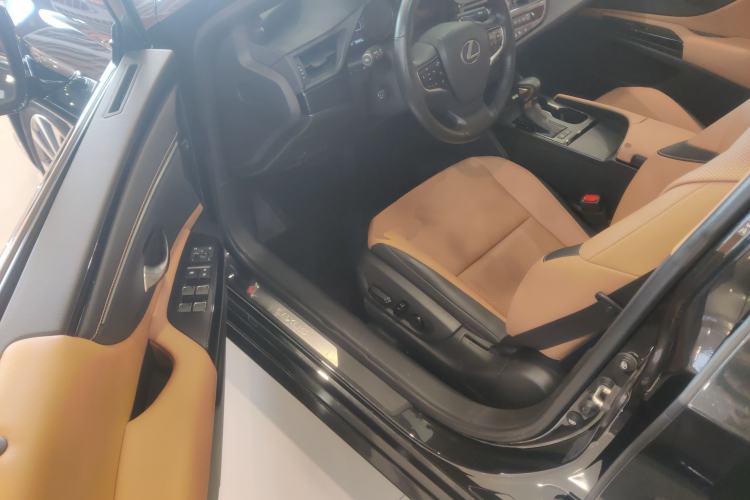 Used Lexus ES 2023 200 Excellence Edition Driver Seat
