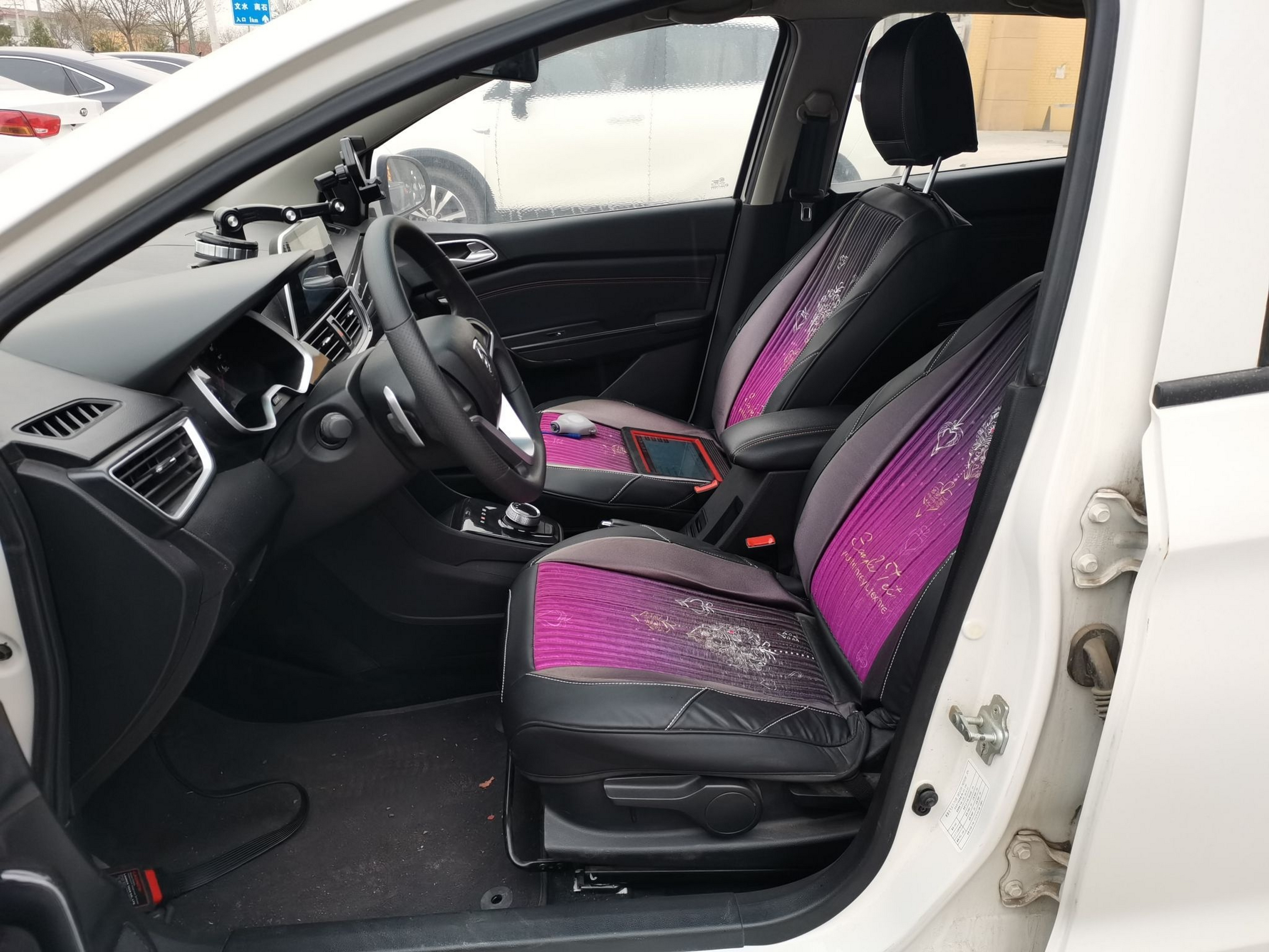 Переднее сиденье в автомобиле