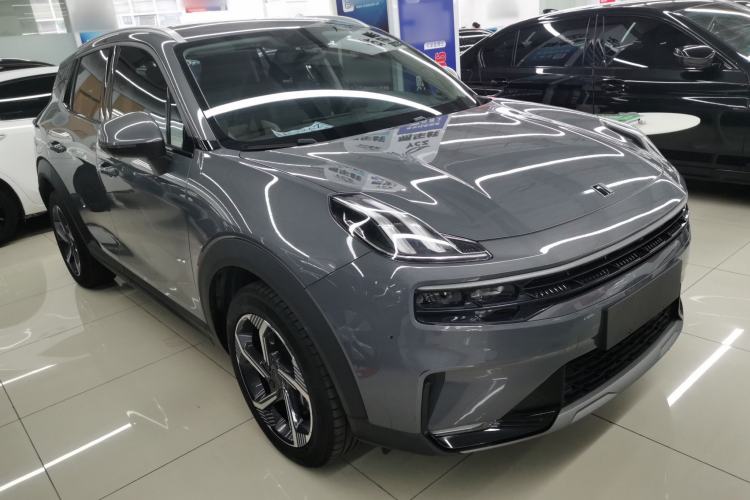 Used Lynk & Co 06 EM-P 2022 PHEV 84 km Range Pro Version Front Right 45 Deg