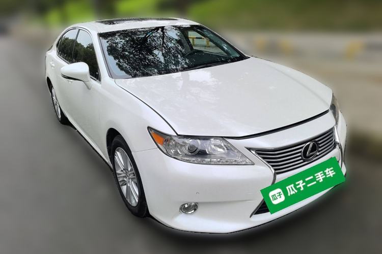 Used Lexus ES 2014 250 Elite Edition Front Right 45 Deg
