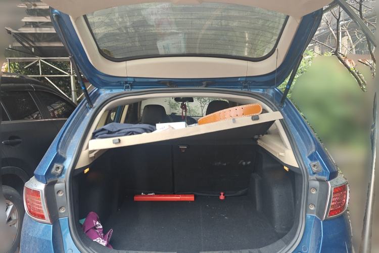 Used Brilliance V5 2012 1.5T Manual Two-Wheel Drive Luxury Version
