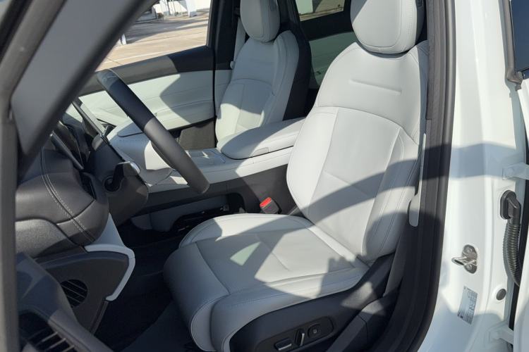 Used Nio ES6 2024 75 kWh Left Front Seat