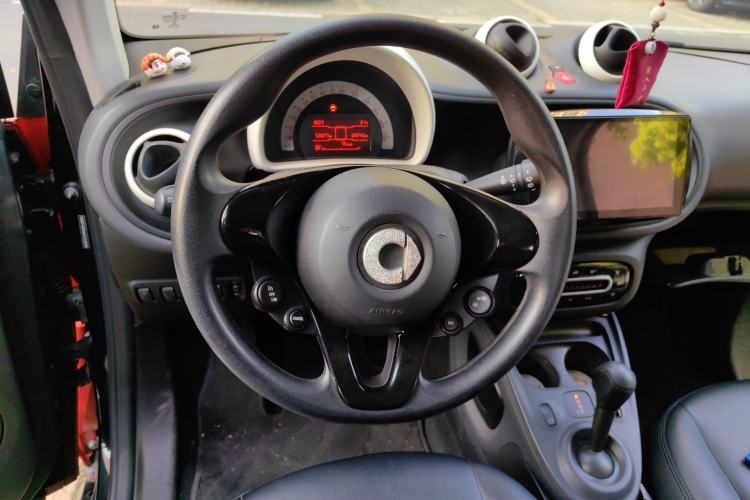 Used smart fortwo 2015 1.0L 52 kW hardtop Dynamic version
