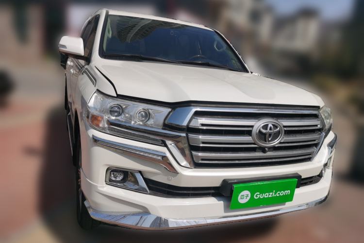 Used Toyota Land Cruiser 2015 4.0L V6 Middle East Low-Trim Version Front Right 45 Deg