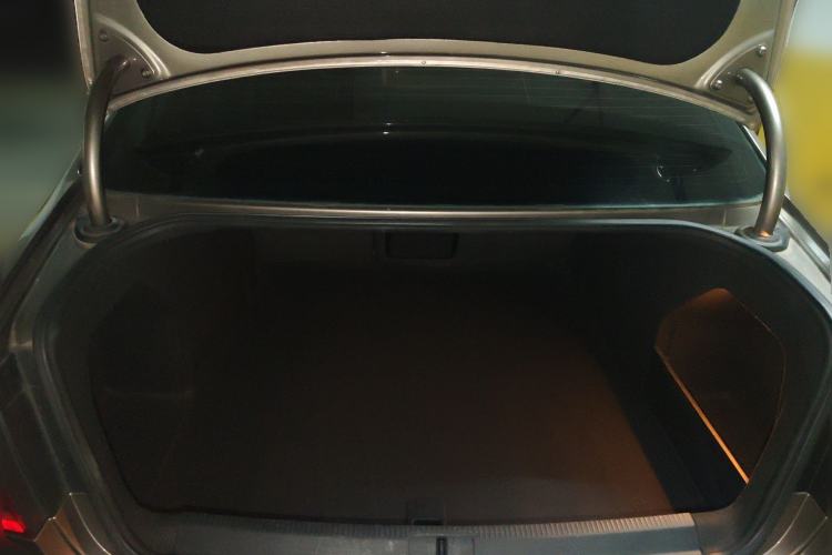 Used Volkswagen Magotan 2012 1.8TSI Prestige Model Trunk