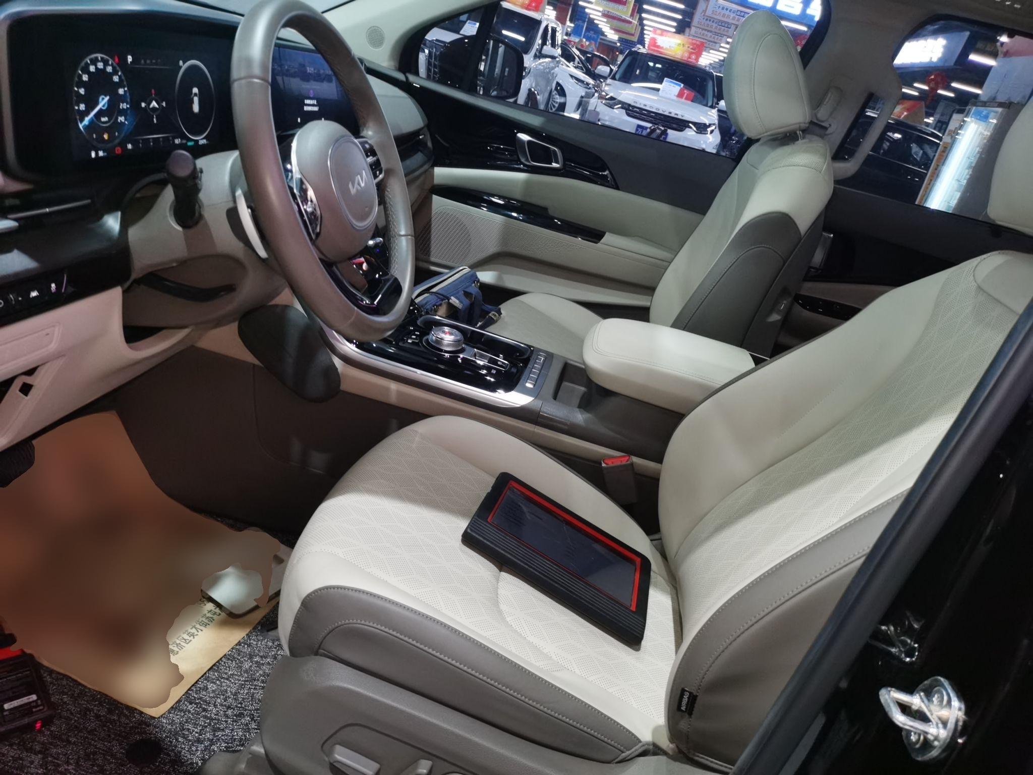 Переднее сиденье в автомобиле