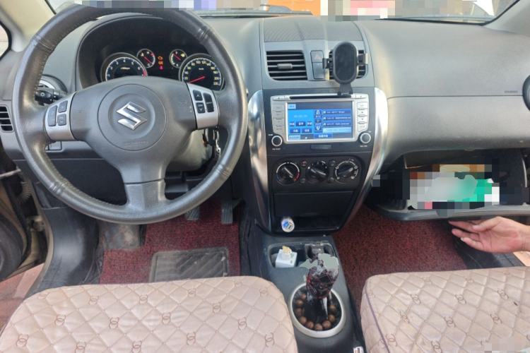 Used Suzuki SX4 2012 1.6L Manual Ruiqi Model Center Console