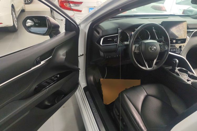 Used Toyota Camry 2021 2.0G Luxury Edition

