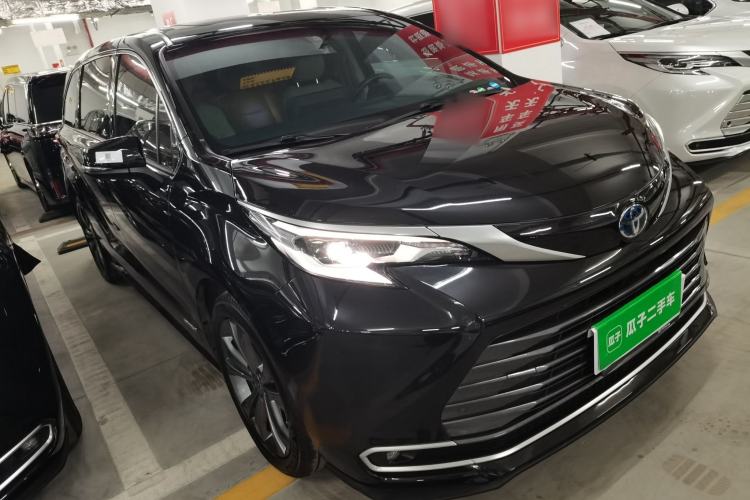 Used Toyota SIENNA 2021 2.5L Hybrid Premium Edition Front Right 45 Deg