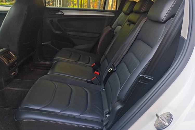 Used Volkswagen Tiguan L 2020 330TSI Automatic Two-Wheel Drive Smart Luxury Edition China VI Standard Left Rear Seat