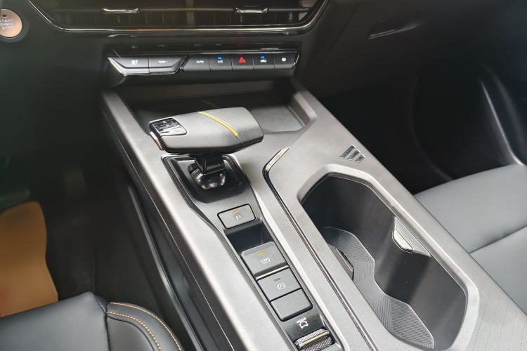 Used CHANGAN OSHAN X5 PLUS 2023 Revised 1.5T DCT Excellence Edition Gear Lever