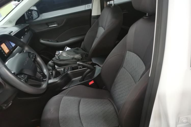 Used Roewe i5 2026 Model 1.5L Manual Comfort Version
