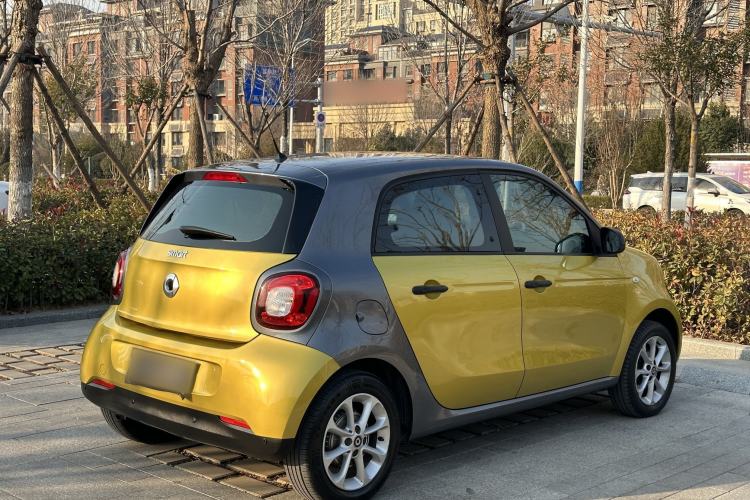 Used smart forfour 2018 1.0L 52 kW Dynamic Edition
