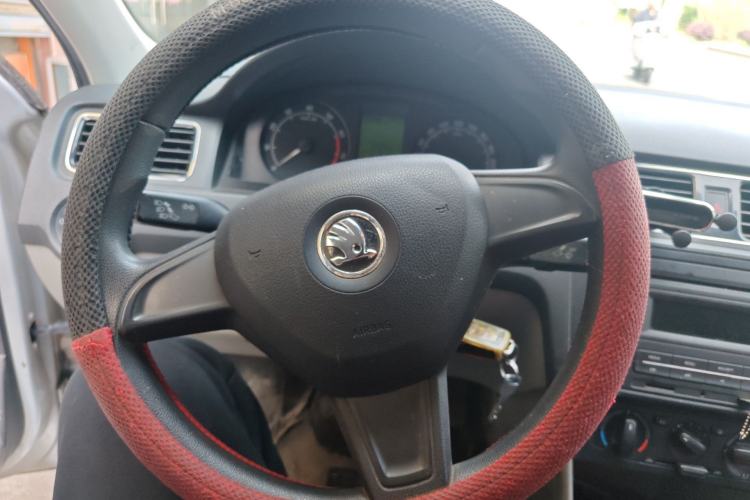 Used Skoda Rapid 2015 1.6L Manual Smart Selection Model Steering Wheel