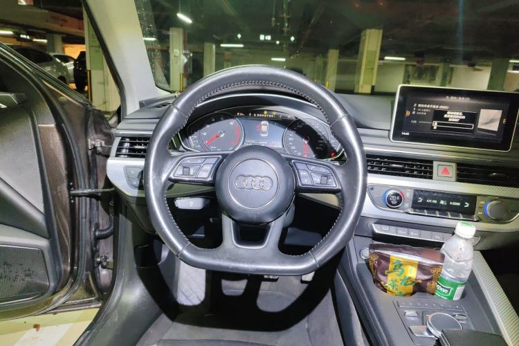 Used Audi A4L 2017 40 TFSI Fashion Model Steering Wheel