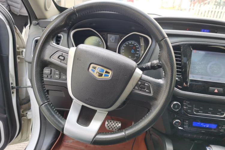Used Geely Auto GX7 2015 Sports Edition 2.0L Automatic Luxury Upgrade Version China V Standard
