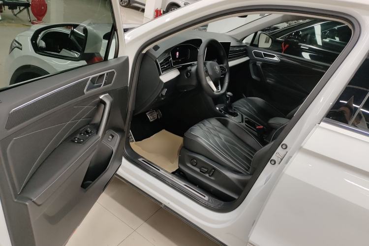 Used Volkswagen Tiguan L 2023 330TSI Automatic Two-Wheel Drive R-Line Enjoyment Edition
