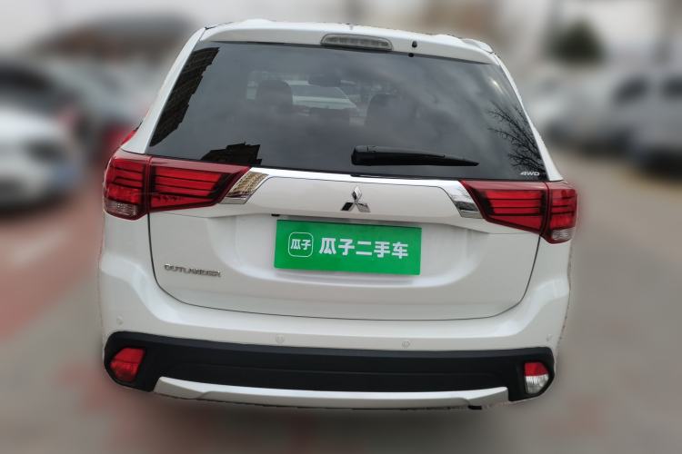 Used Mitsubishi Outlander 2016 2.4L 4x4 Elite Edition 5 Seats Rear