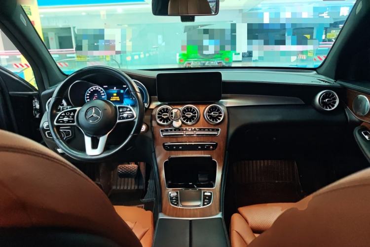 Used Mercedes-Benz GLC 2020 GLC 300 L 4MATIC Luxury Model Center Console