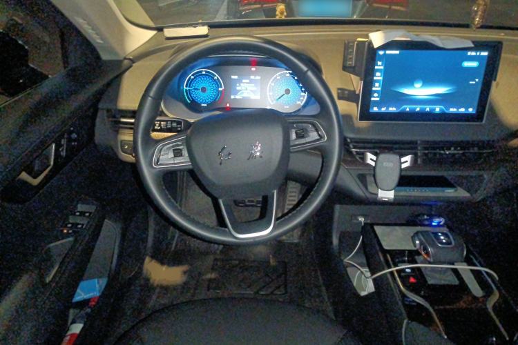 Used Hongqi E-QM5 2022 431 km Charge & Enjoy Edition