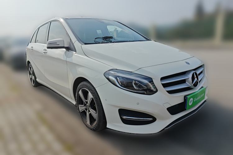 Used Mercedes-Benz B-Class 2019 B 200 Fashion Model Front Right 45 Deg