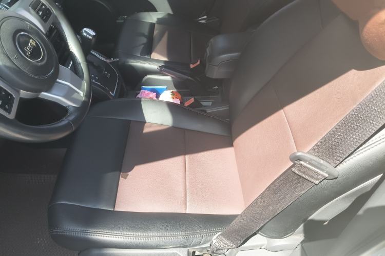 Used Jeep Compass 2014 2.0L two-wheel drive sport version
